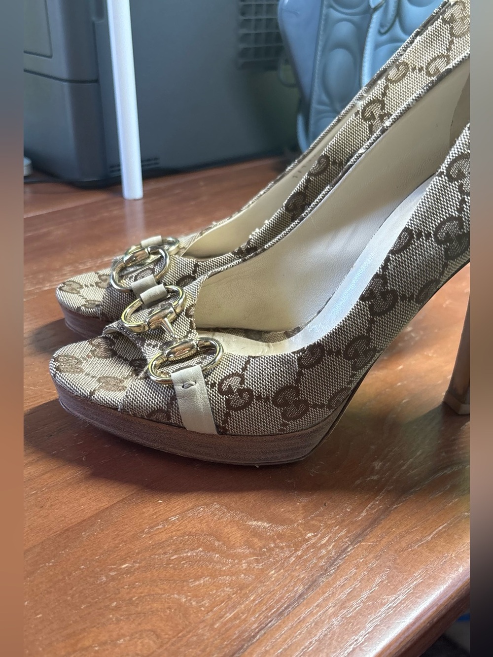 GUCCI HORSE BIT HARDWARE HEELS